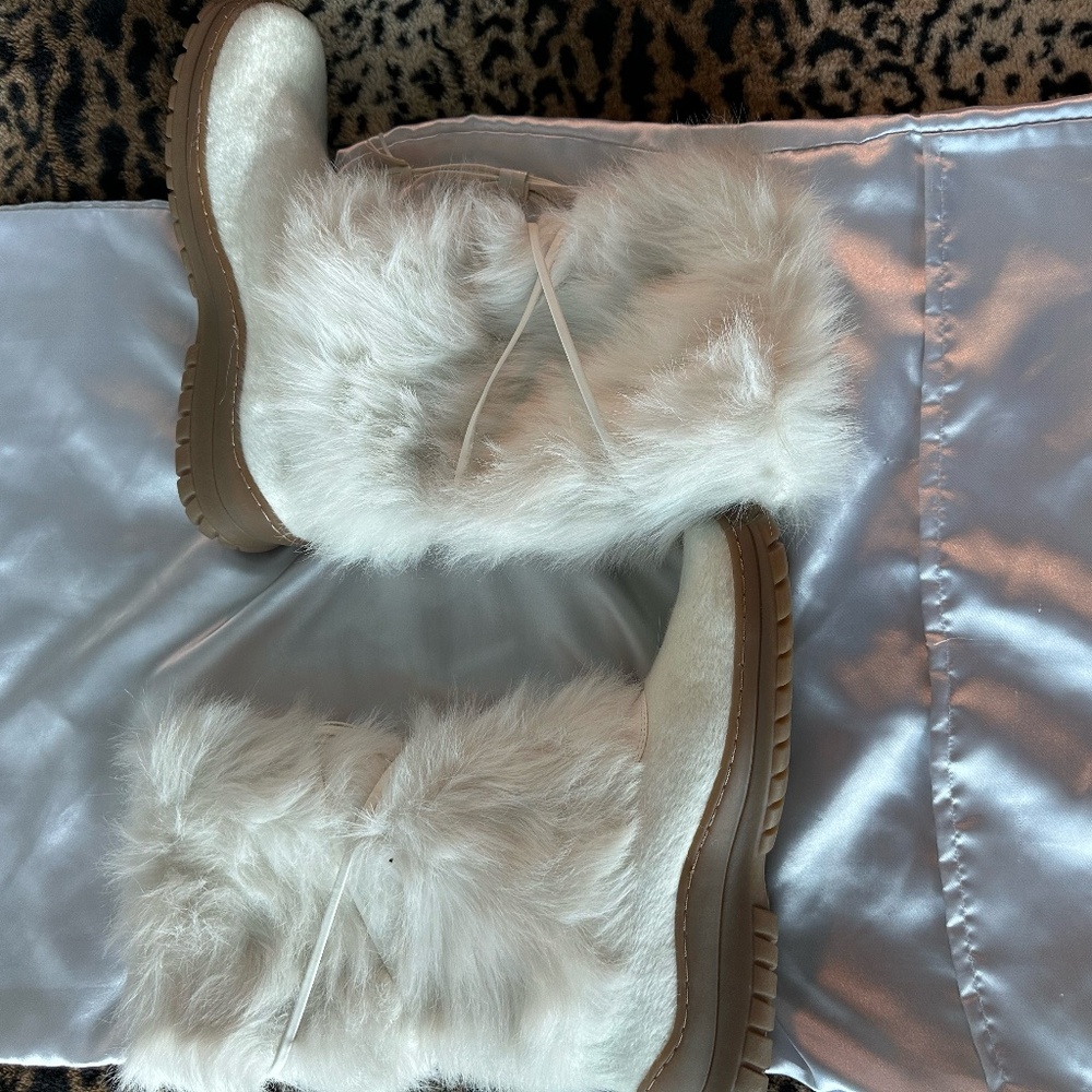 Like New Cream fur boots with lace in size 10.